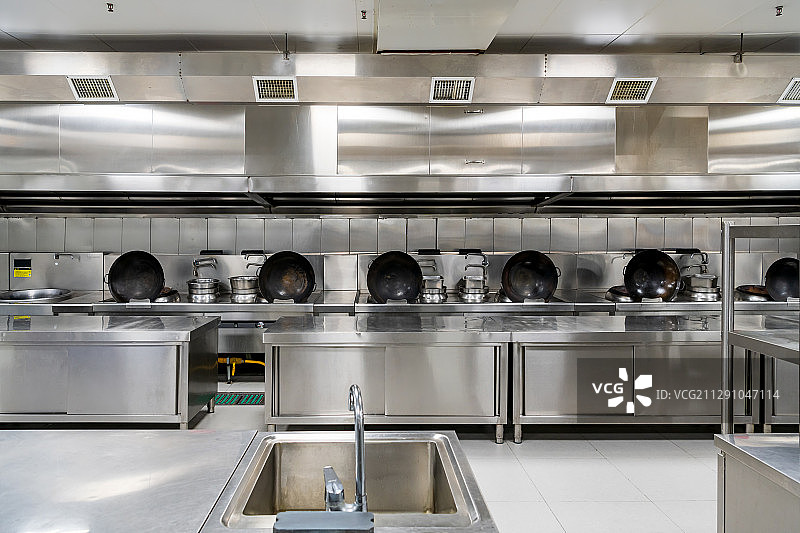 现代中式餐厅商业厨房铝合金饭店后厨场景图片素材