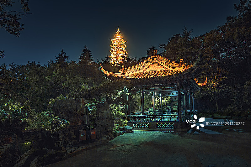 马洪伟 夜色中的大明寺与双峰云栈 扬州瘦西湖-1图片素材