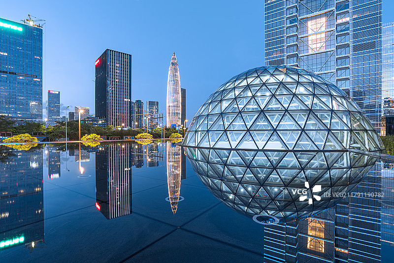 深圳南山科技感建筑繁华夜景图片素材