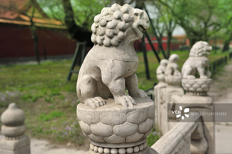 故宫里断虹桥头的石狮图片素材
