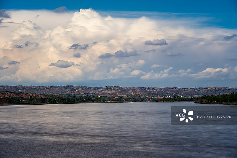 河曲县黄河多云图片素材