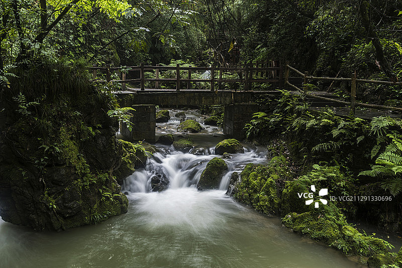 中国重庆五A级风景区黑山谷的山涧溪流图片素材