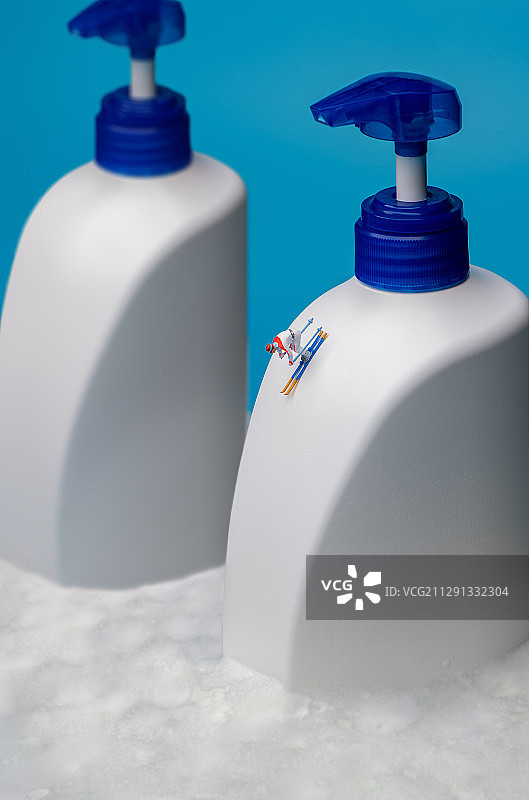 高山滑雪，丝般顺滑。图片素材