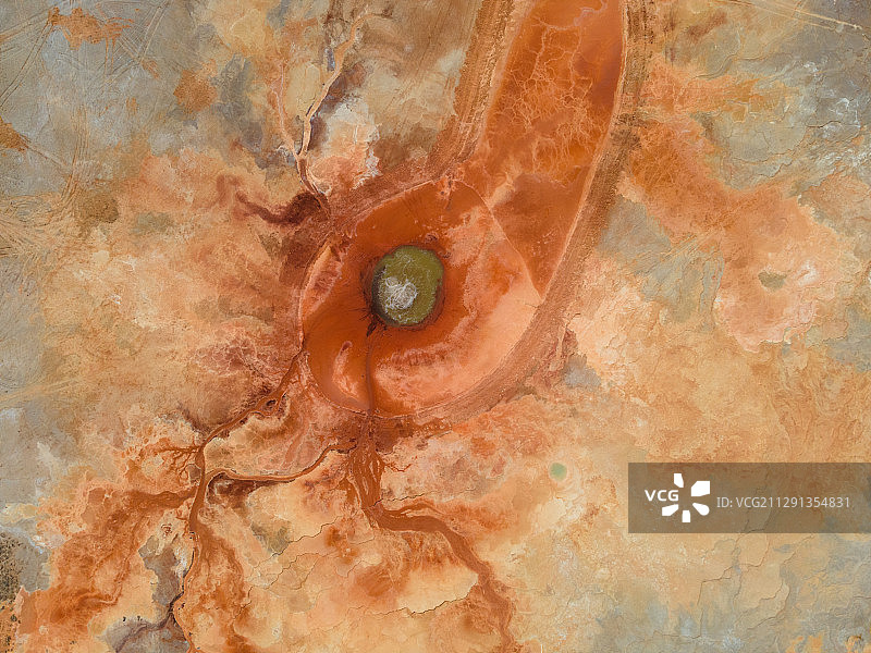 青海海西州茫崖艾肯泉恶魔之眼图片素材