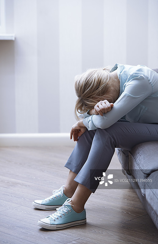 中年妇女的情绪压力图片素材