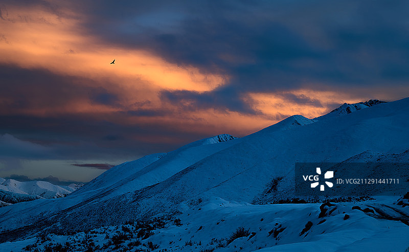 川西子梅垭口雪山晚霞图片素材