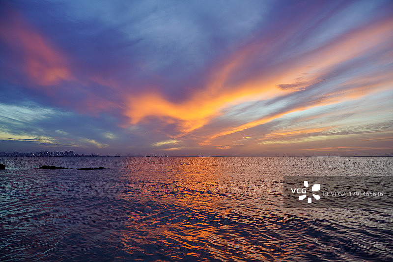 凤凰涅磐，欲火重生。图片素材