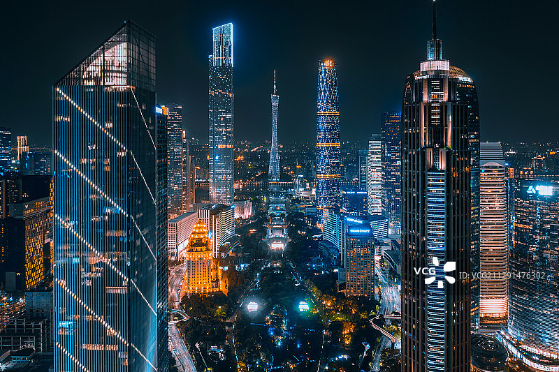 广州市中心赛博朋克风城市夜景图片素材