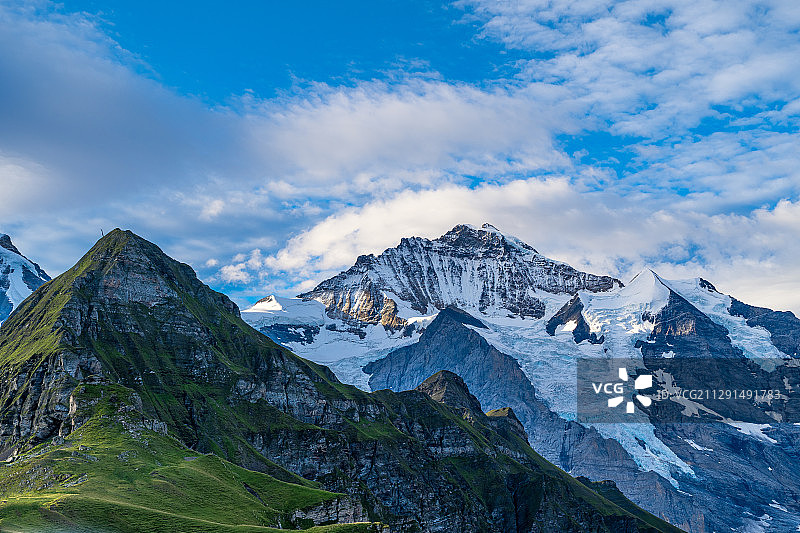 从门利兴山远眺瑞士少女峰图片素材