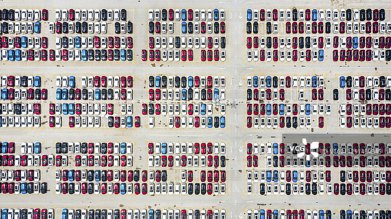 福建宁德上汽汽车城，新能源汽车整齐摆放在车场内图片素材