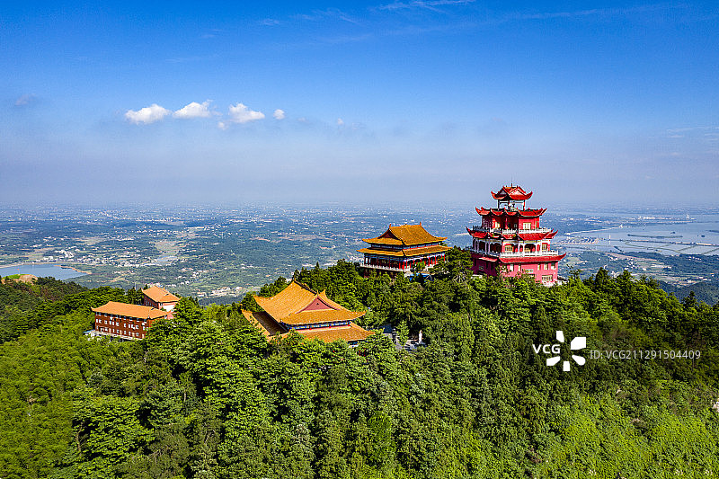 太阳山的金顶庙图片素材