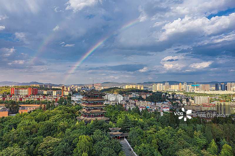 昆明 三台山雨后彩虹图片素材