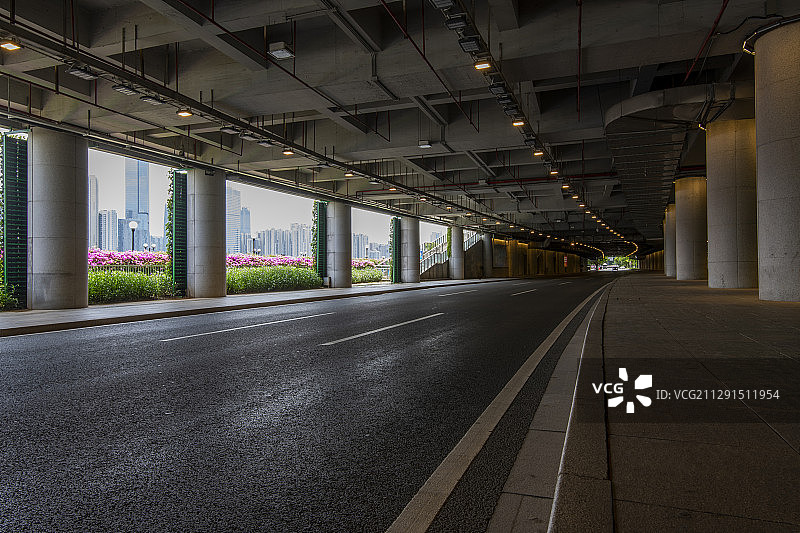 广州市区的地下汽车通道图片素材