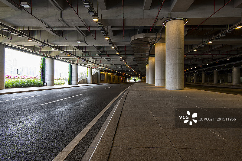 广州市区的地下汽车通道图片素材