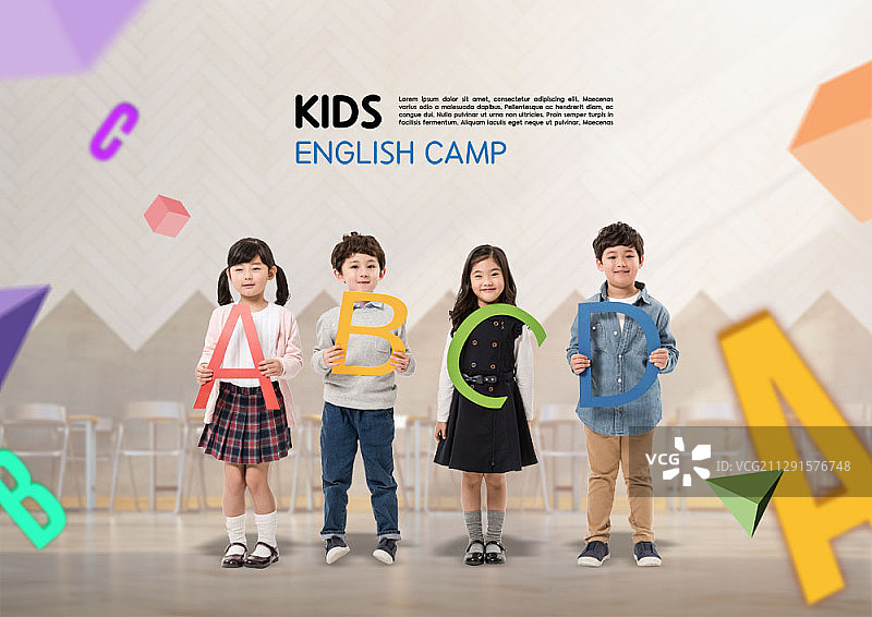 亚洲儿童英语夏令营，手持字母图片素材
