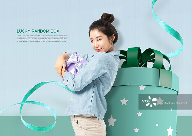 手持礼物的亚洲女性合成图图片素材
