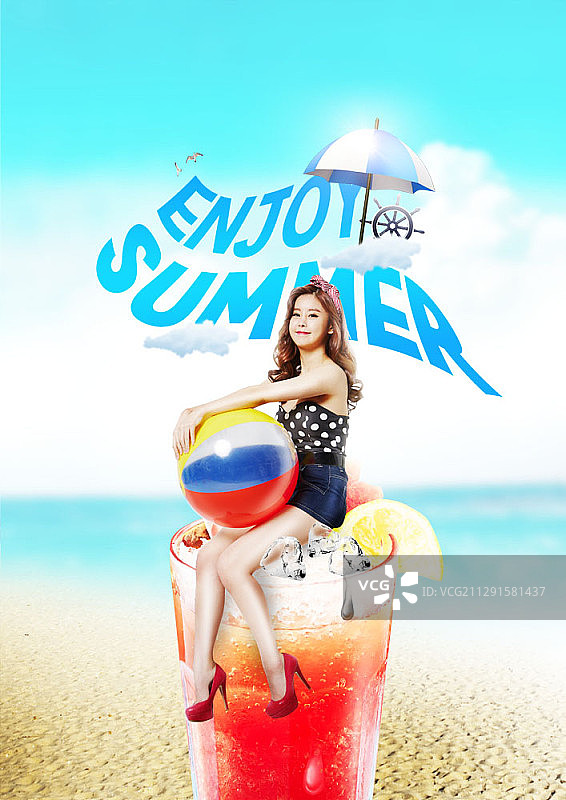 夏季小吃饮品合成图：比基尼女郎在海滩图片素材