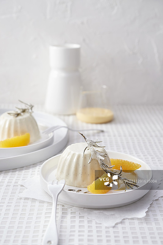 血橙迷迭香凝乳奶油奶酪意式奶冻图片素材