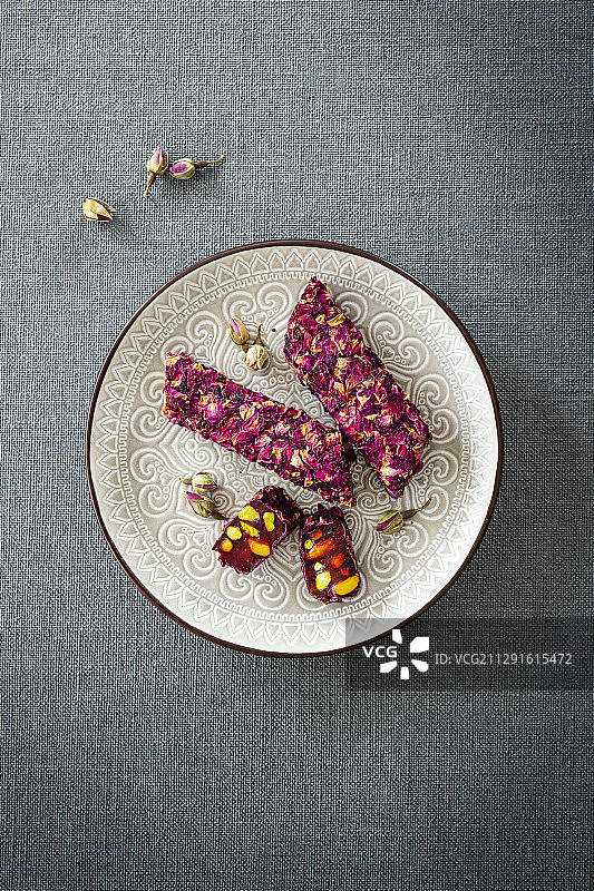 石榴糖浆、开心果和玫瑰花瓣土耳其软糖（黎凡特美食）图片素材