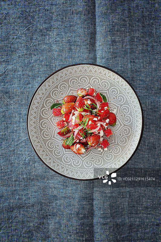 草莓、西瓜和羊乳酪沙拉（黎凡特美食）图片素材