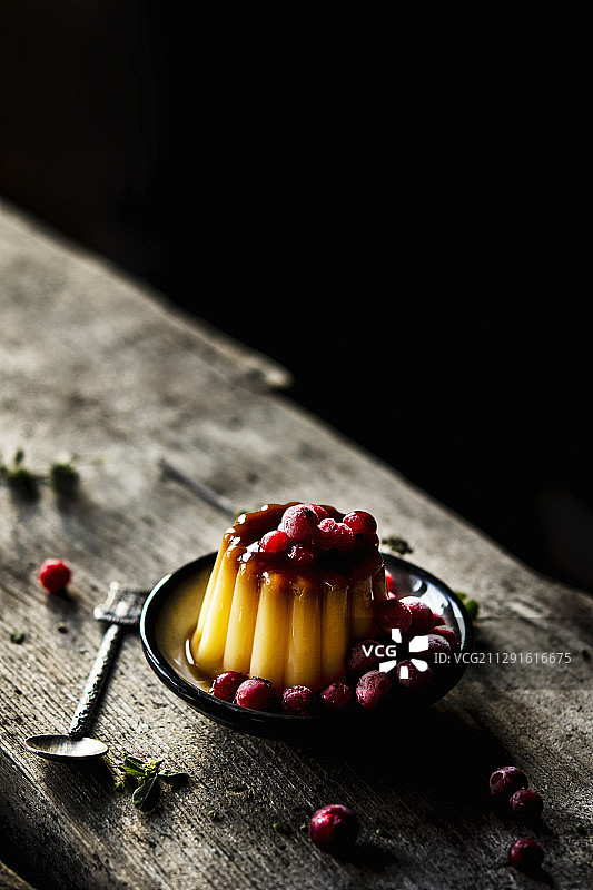 焦糖葡萄干布丁图片素材