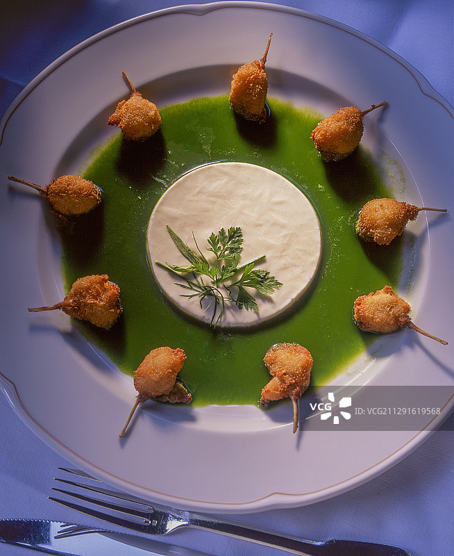 炸蛙腿配香草酱图片素材