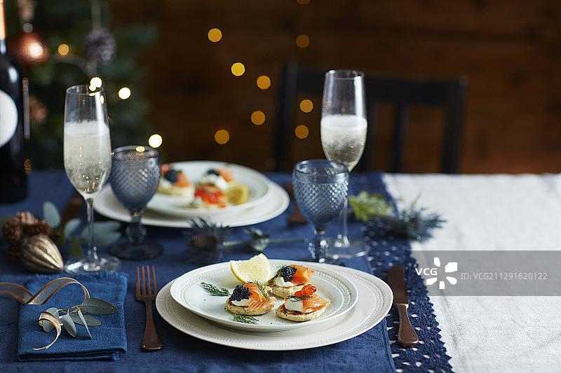 烟熏三文鱼迷你土豆饼图片素材