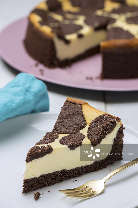 巧克力皮俄罗斯芝士蛋糕图片素材