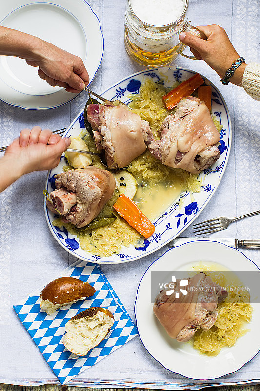 猪肘与德国酸菜图片素材