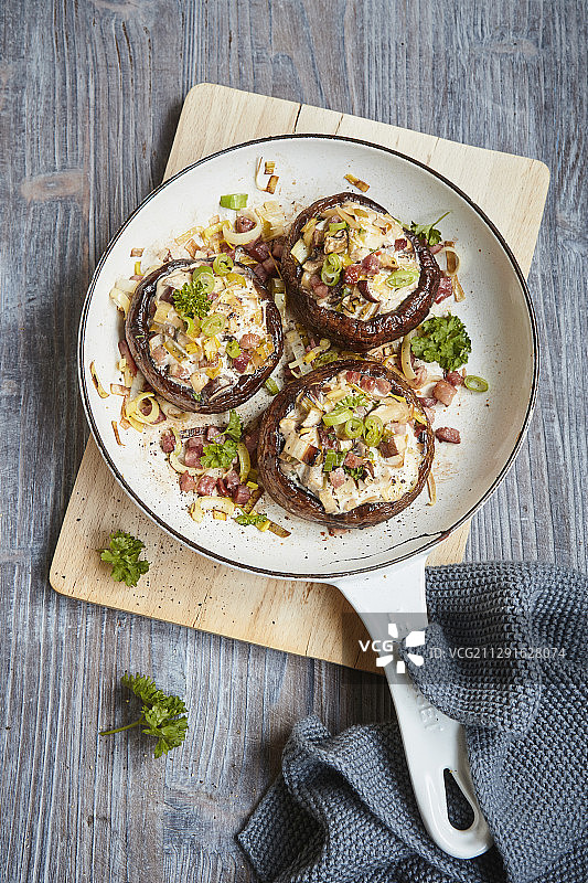 培根酿波多贝罗菇图片素材