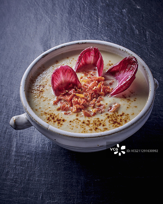 菊苣意式咸肉土豆汤图片素材