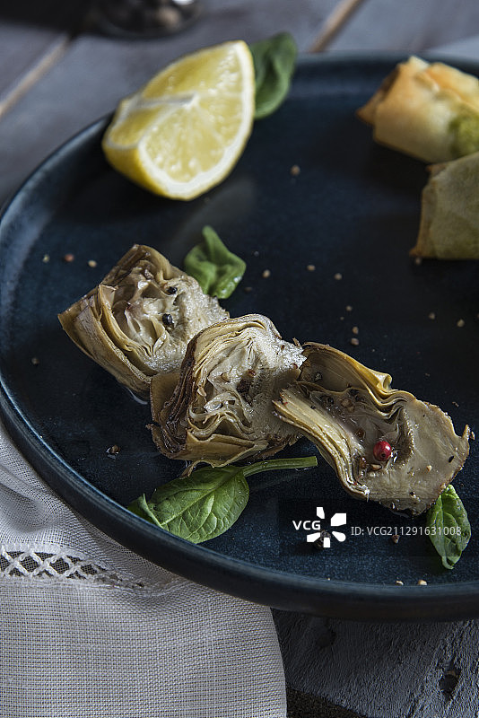 胡椒和柠檬朝鲜蓟心图片素材