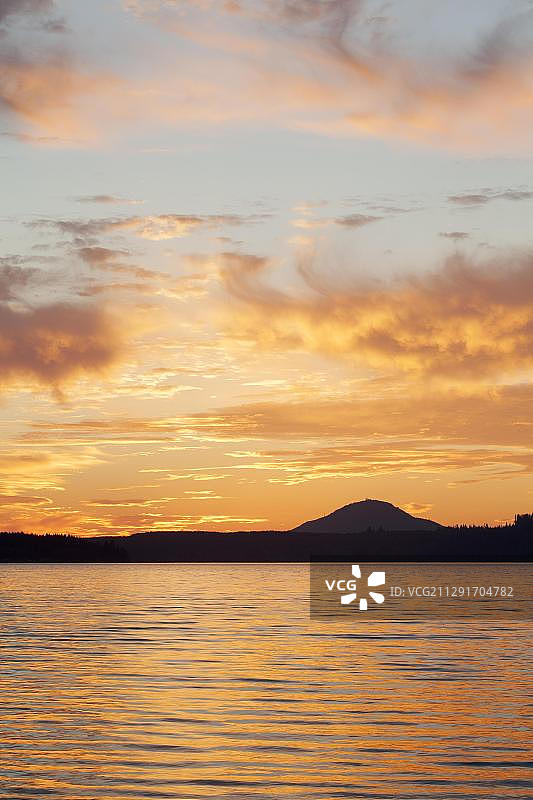 美国华盛顿州奎纳尔特湖图片素材