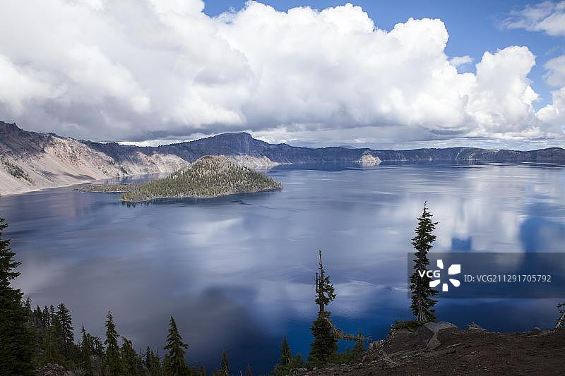 北美洲美国俄勒冈州火山口湖图片素材