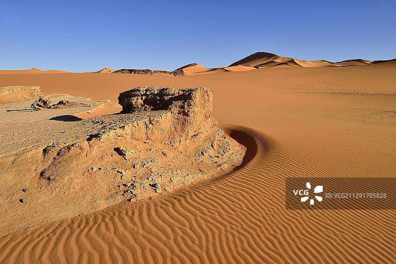 阿尔及利亚塔西利-阿杰尔国家公园的沙丘图片素材