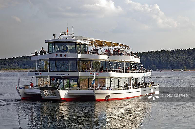 客船：博龙巴赫湖MS三体船，弗兰肯湖区，中弗兰肯，弗兰肯，巴伐利亚，德国，欧洲图片素材