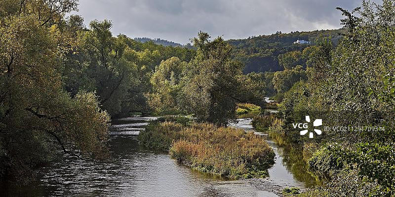 埃尔布舍河汇入韦滕，鲁尔区，北莱茵-威斯特法伦州，德国图片素材