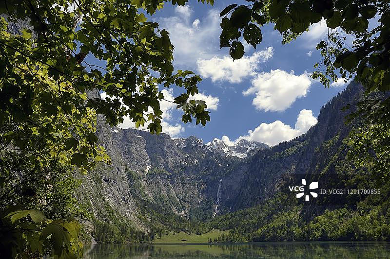 上湖，菲申克尔阿尔姆和罗特巴赫瀑布景观，贝希特斯加登国家公园，巴伐利亚，德国图片素材