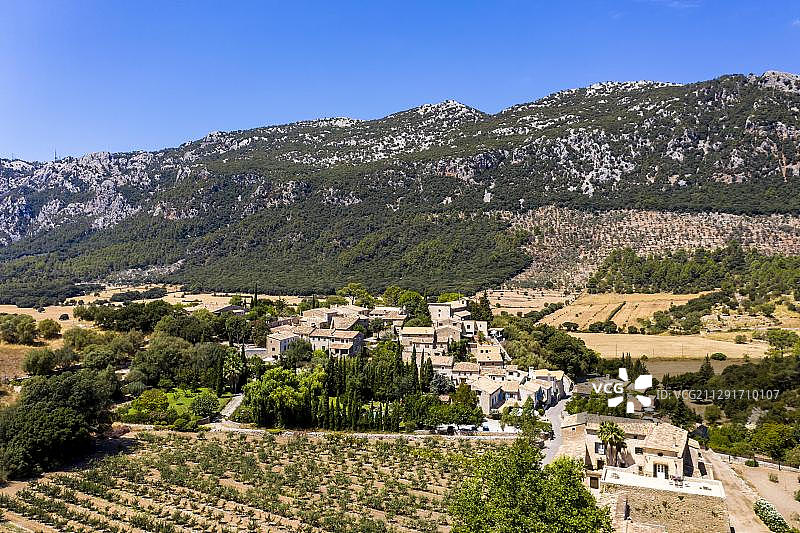 西班牙马略卡岛特拉蒙塔纳山脉东方村鸟瞰图片素材