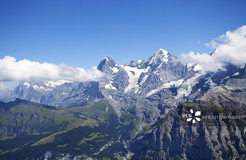 少女峰-阿莱奇-比奇霍恩世界自然遗产地，从米伦眺望艾格峰和少女峰，瑞士伯尔尼州伯尔尼高地图片素材
