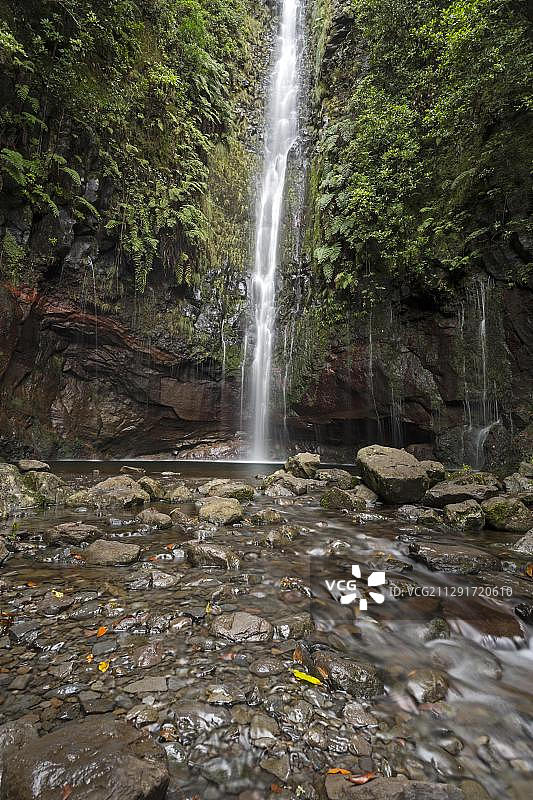 葡萄牙马德拉岛拉巴萨尔25泉瀑布图片素材
