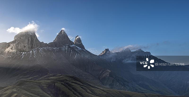 法国萨瓦省阿尔沃斯山峰图片素材