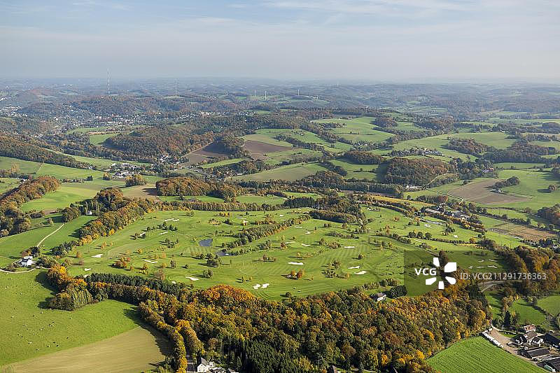 航拍：德国北莱茵-威斯特法伦州费尔贝特高尔夫俱乐部图片素材