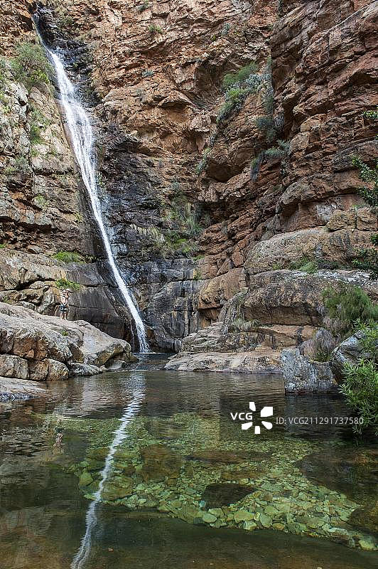 从悬崖上落下的高瀑布，斯瓦特贝格山脉，联合国教科文组织世界遗产，南非西开普省图片素材