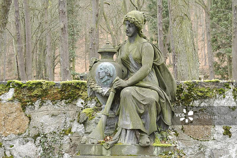 坟墓雕塑，腐烂的坟墓，墓地，卡罗维发利，波西米亚，捷克共和国，欧洲图片素材