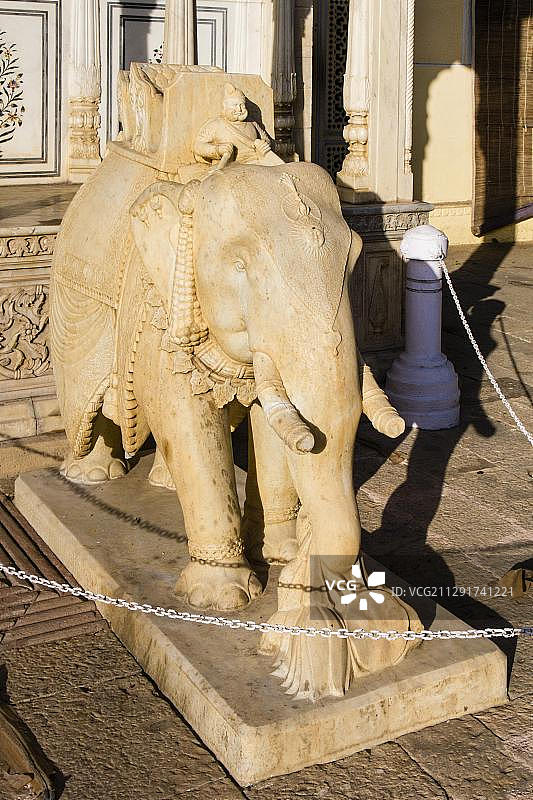 斋浦尔城市宫殿入口白色大理石象图片素材