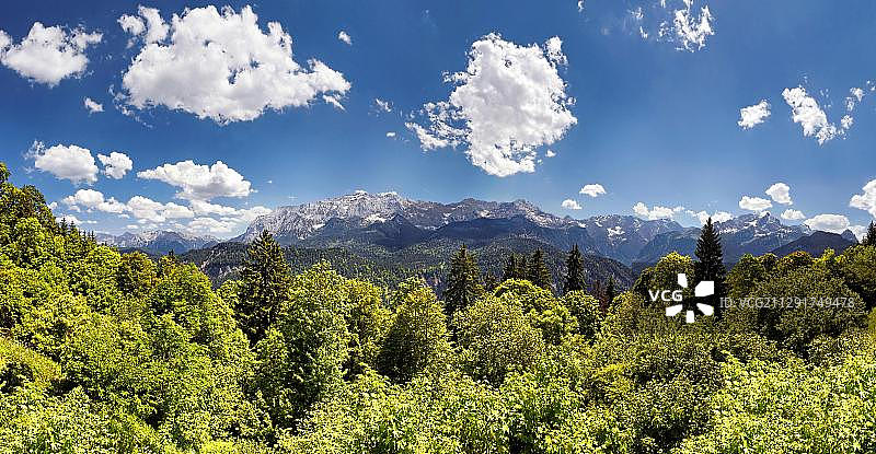 从德国埃克鲍尔山看到的韦特施泰因山脉图片素材