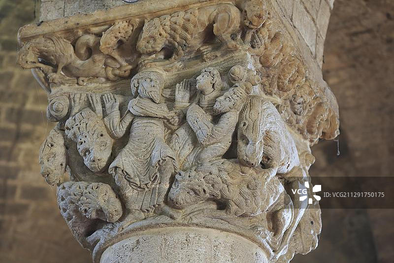 柱子的首都,圣安蒂莫修道院,巴尼奥维尼奥尼,圣奎里科多尔恰,奥尔恰谷,锡耶纳省,托斯卡纳,意大利,欧洲图片素材