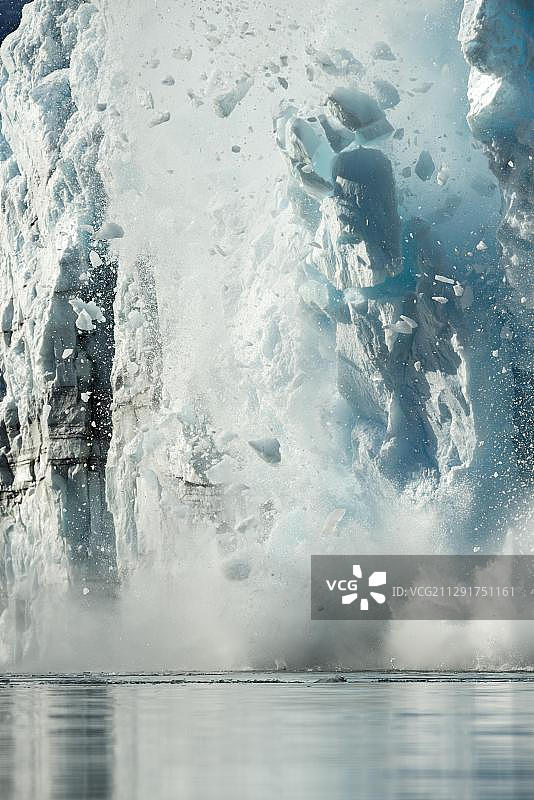阿拉斯加安克雷奇威廉王子湾哈里曼峡湾的惊喜冰川崩解图片素材