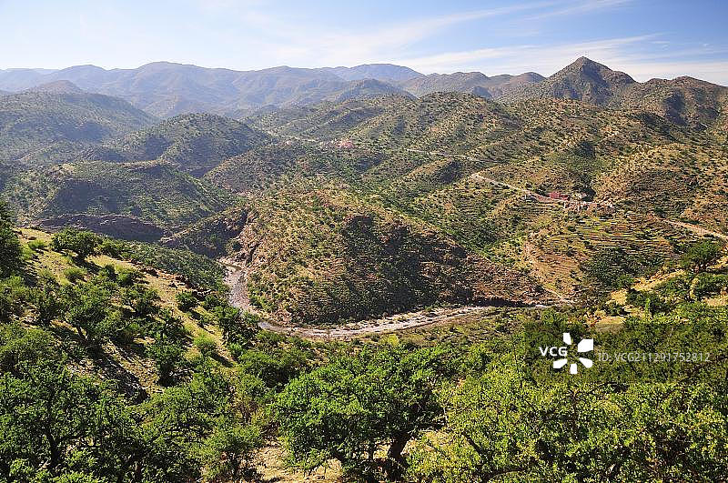 摩洛哥南部阿特拉斯山脉的河谷图片素材